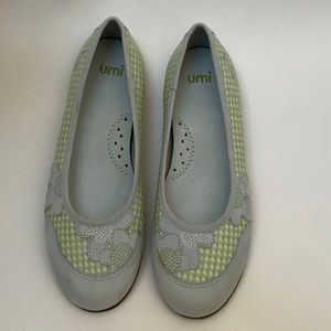 Umi made in Brazil leather flats size 4